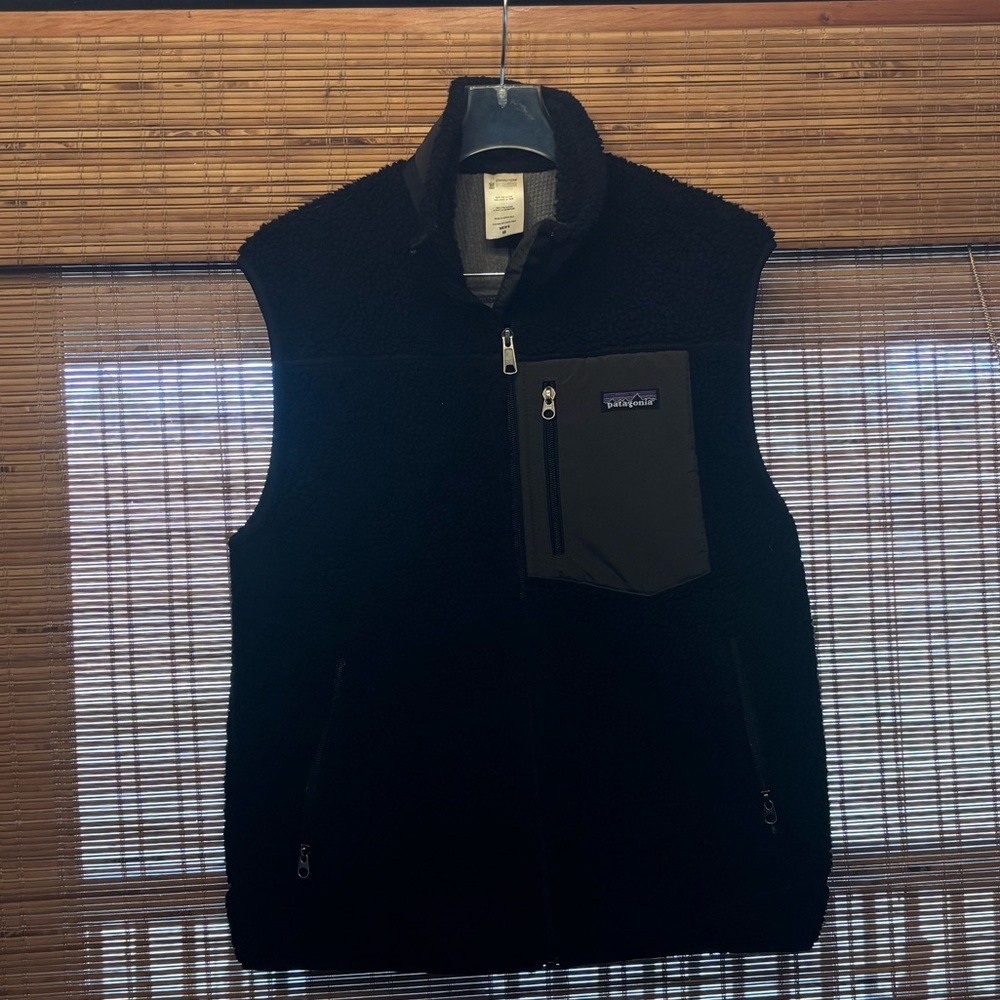Patagonia Men's Black Fleece Vest with Zipper Pockets